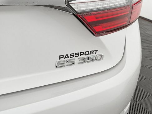 Used 2017 Lexus ES 350 w/ Premium Package image 10