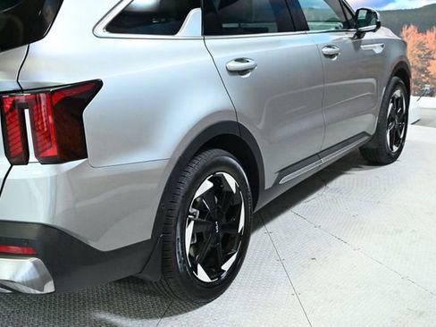 Used 2025 Kia Sorento SX Prestige image 9