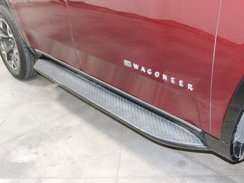 Used 2024 Jeep Wagoneer Series III AWD/4WD image 13