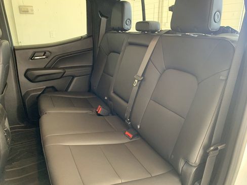 New 2024 Chevrolet Colorado LT w/ LT Convenience Package III image 42