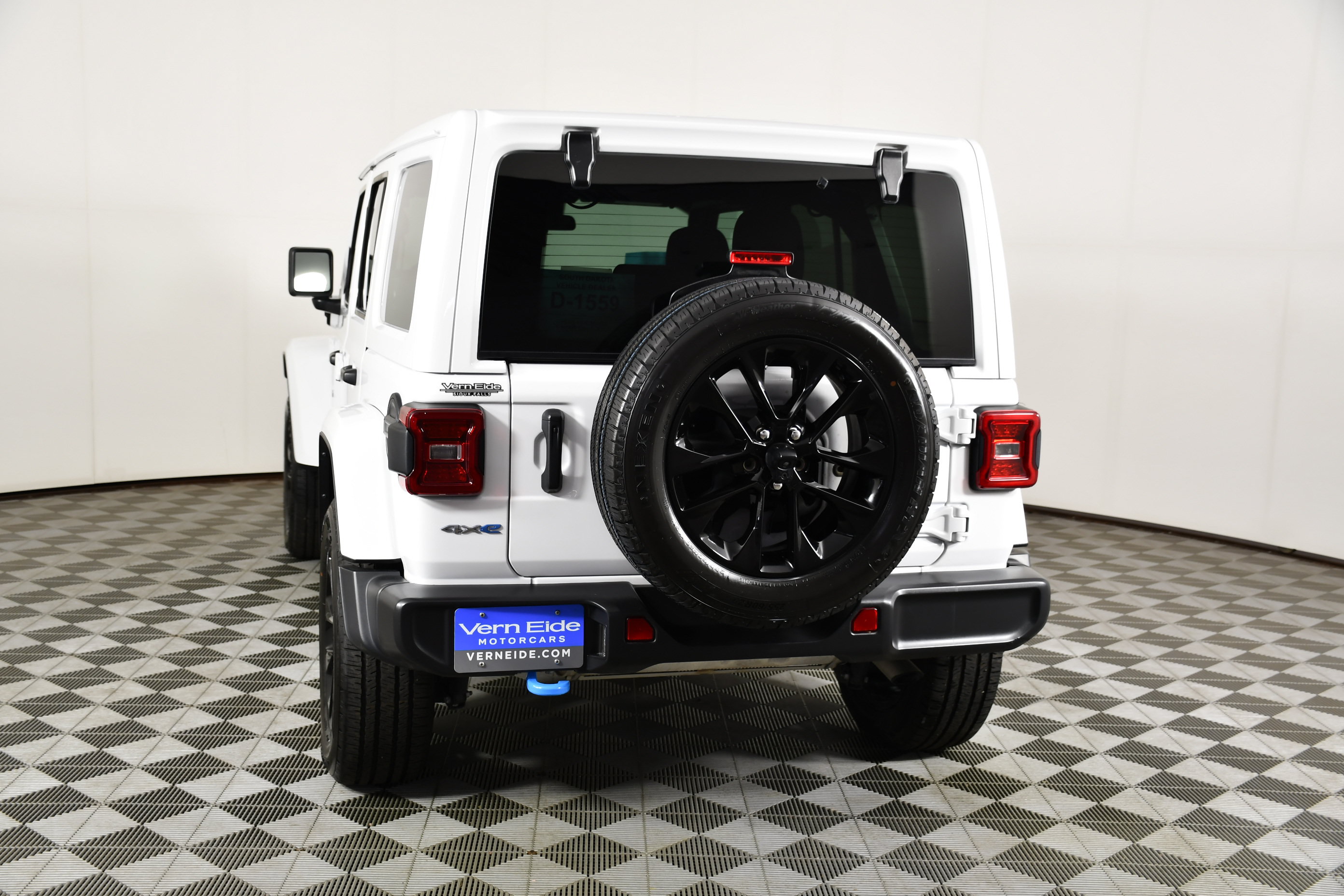 Used 2024 Jeep Wrangler Unlimited Sahara AWD/4WD image 7