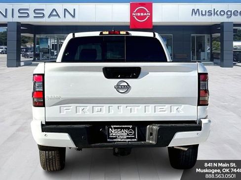New 2025 Nissan Frontier SV w/ SV Convenience Package RWD image 4