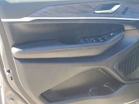 Used 2023 Jeep Grand Cherokee L Limited image 26