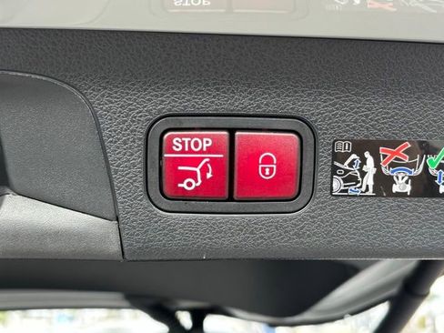 Used 2025 Mercedes-Benz GLS 580 4MATIC image 34