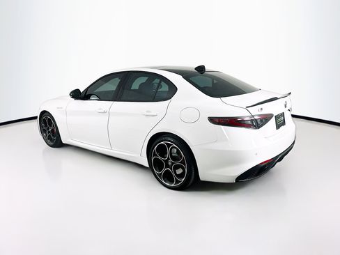 Used 2024 Alfa Romeo Giulia Veloce RWD image 5