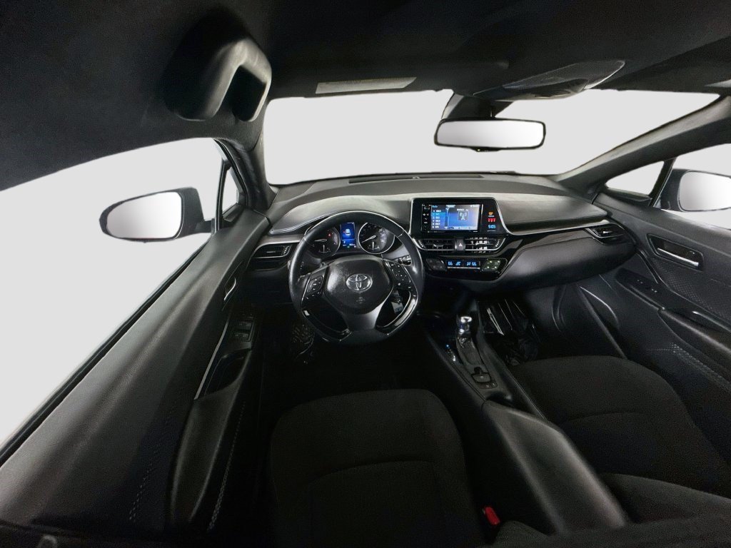 Used 2018 Toyota C-HR XLE FWD image 24