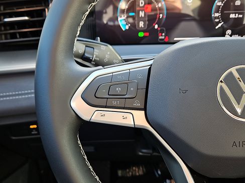 New 2026 Volkswagen Tiguan SE image 18