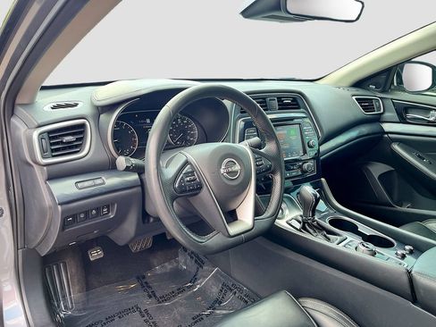 Used 2023 Nissan Maxima Platinum w/ Sport Mat Group FWD image 9