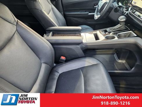 Used 2025 Toyota Sienna Limited AWD/4WD image 15