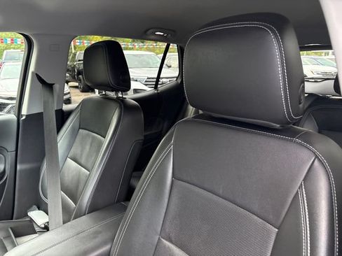 Used 2022 GMC Terrain SLT w/ LPO, Floor Liner Package AWD/4WD image 9