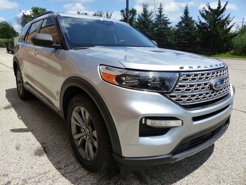 Used 2021 Ford Explorer XLT w/ Equipment Group 202A AWD/4WD image 13