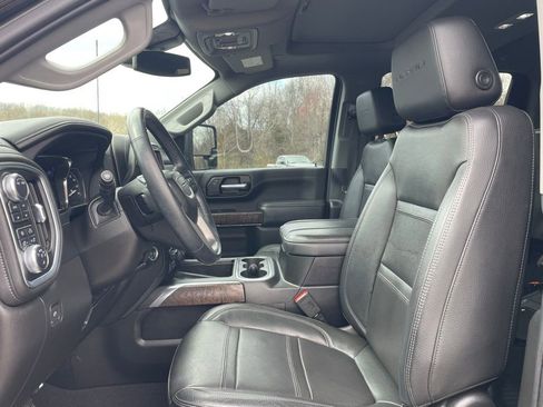 Used 2023 GMC Sierra 3500 Denali image 2