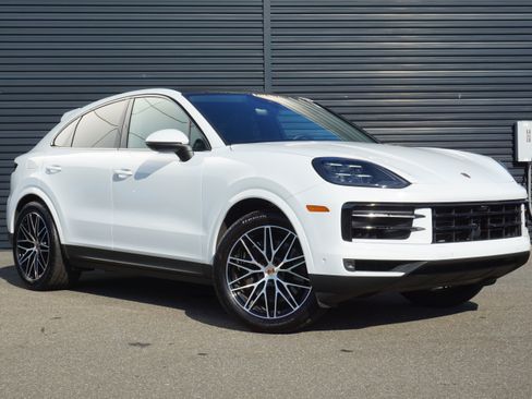 Certified 2025 Porsche Cayenne Coupe AWD/4WD image 10