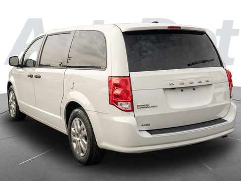 Used 2019 Dodge Grand Caravan SE w/ UConnect Hands-Free Group image 2