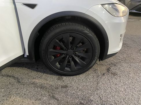 Used 2016 Tesla Model X 75D image 22