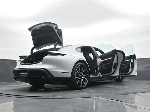 New 2026 Porsche Taycan image 28