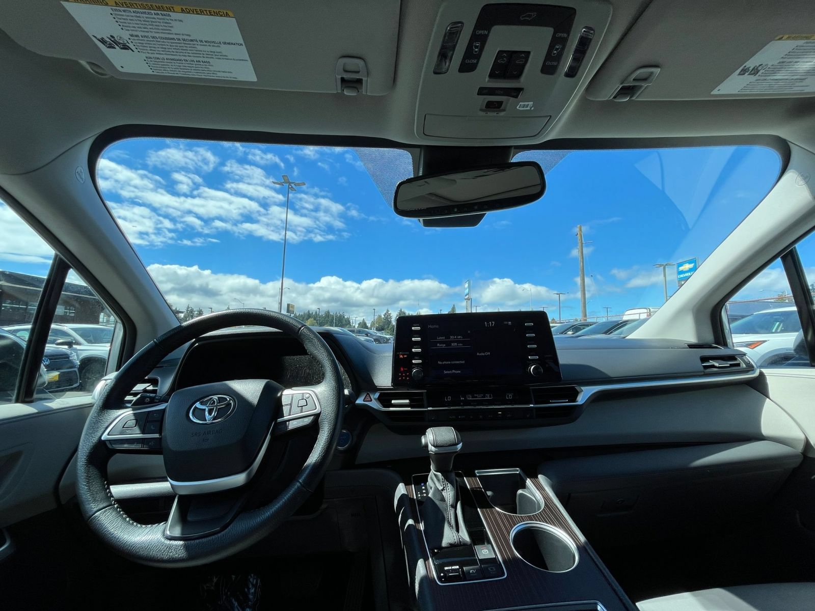 Used 2023 Toyota Sienna XLE FWD image 35