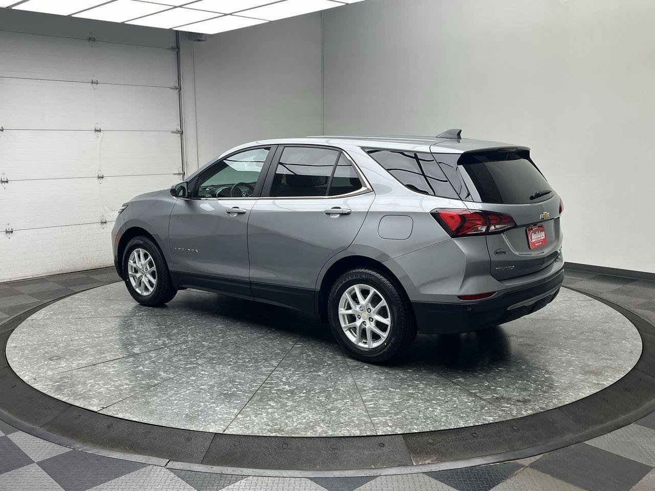 Used 2024 Chevrolet Equinox LT AWD/4WD image 2