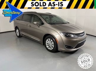 Used 2018 Chrysler Pacifica Touring-L w/ Premium Audio Group video 1