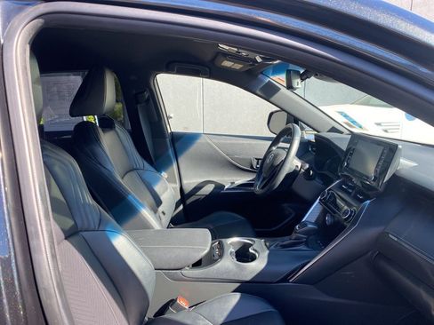 Used 2021 Toyota Venza XLE w/ Softex Package image 13