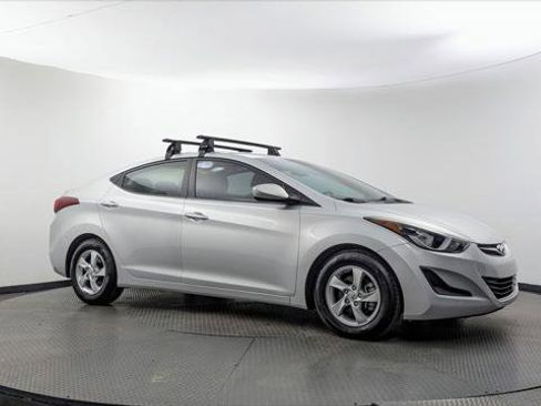 Used 2015 Hyundai Elantra SE FWD image 11
