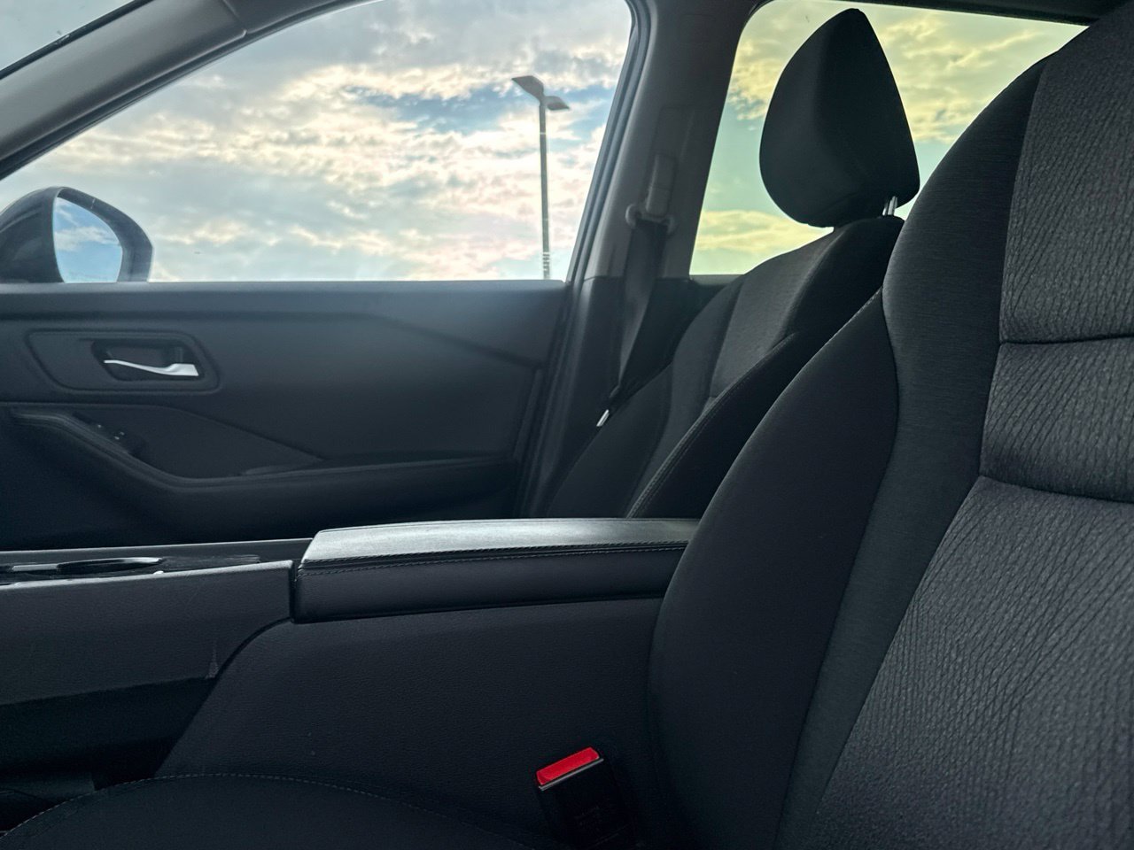 Certified 2025 Nissan Rogue SV FWD image 44