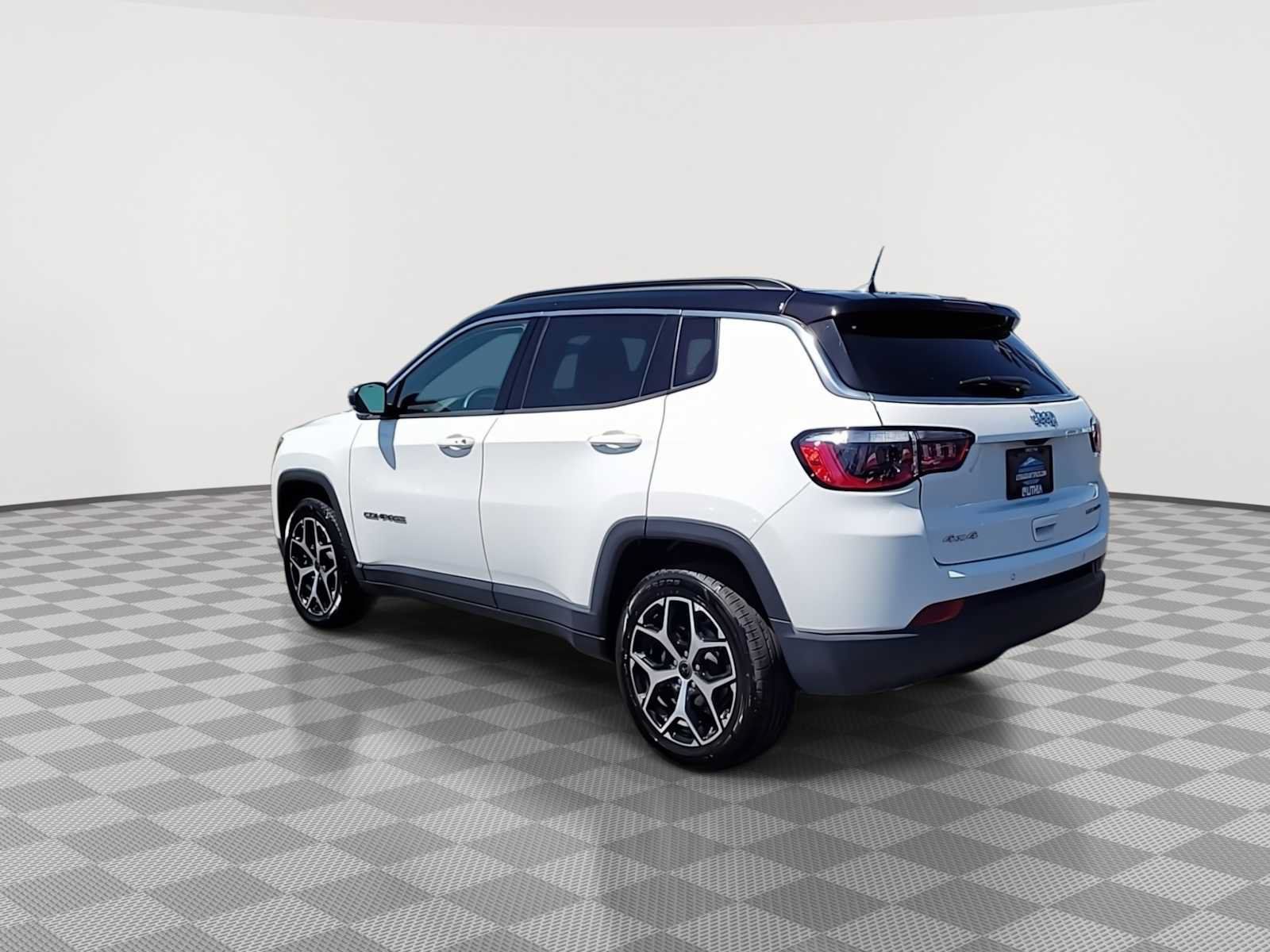 Used 2025 Jeep Compass Limited AWD/4WD image 6
