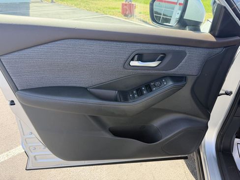 Used 2023 Nissan Rogue SV FWD image 10
