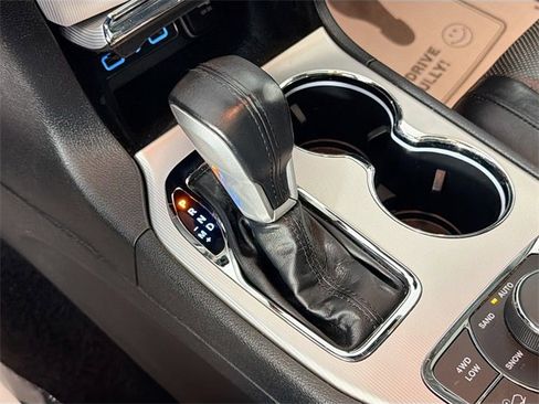 Used 2018 Jeep Grand Cherokee Summit image 17