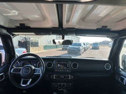 Used 2022 Jeep Wrangler Unlimited Sahara image 26