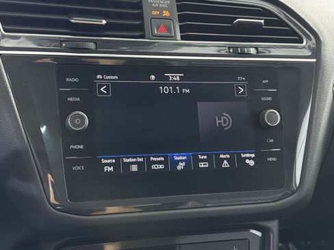 Used 2022 Volkswagen Tiguan SE AWD/4WD image 36