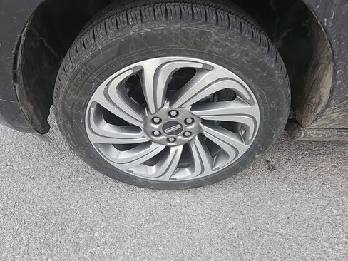 Used 2023 Lincoln Navigator Reserve image 13