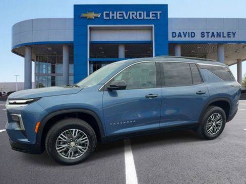 Used 2024 Chevrolet Traverse LT FWD image 4