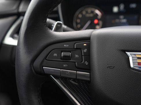 Used 2024 Cadillac XT6 Sport image 25