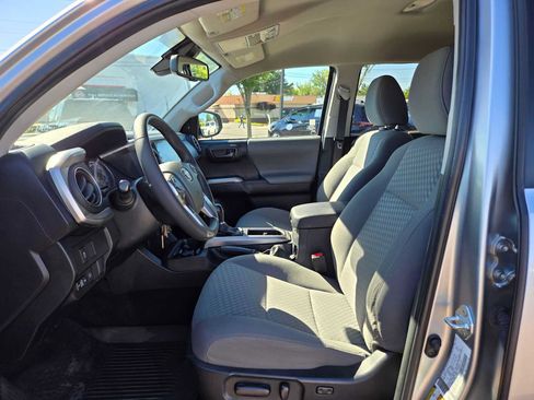 Used 2022 Toyota Tacoma SR5 w/ Black Out Package (TMS) AWD/4WD image 25