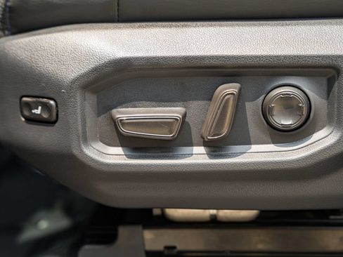 Used 2024 Toyota Tundra Platinum AWD/4WD image 39