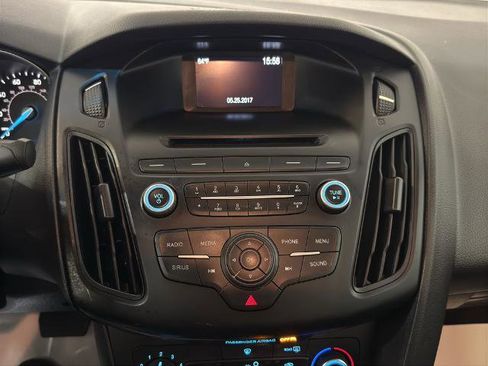Certified 2017 Ford Focus SE image 4