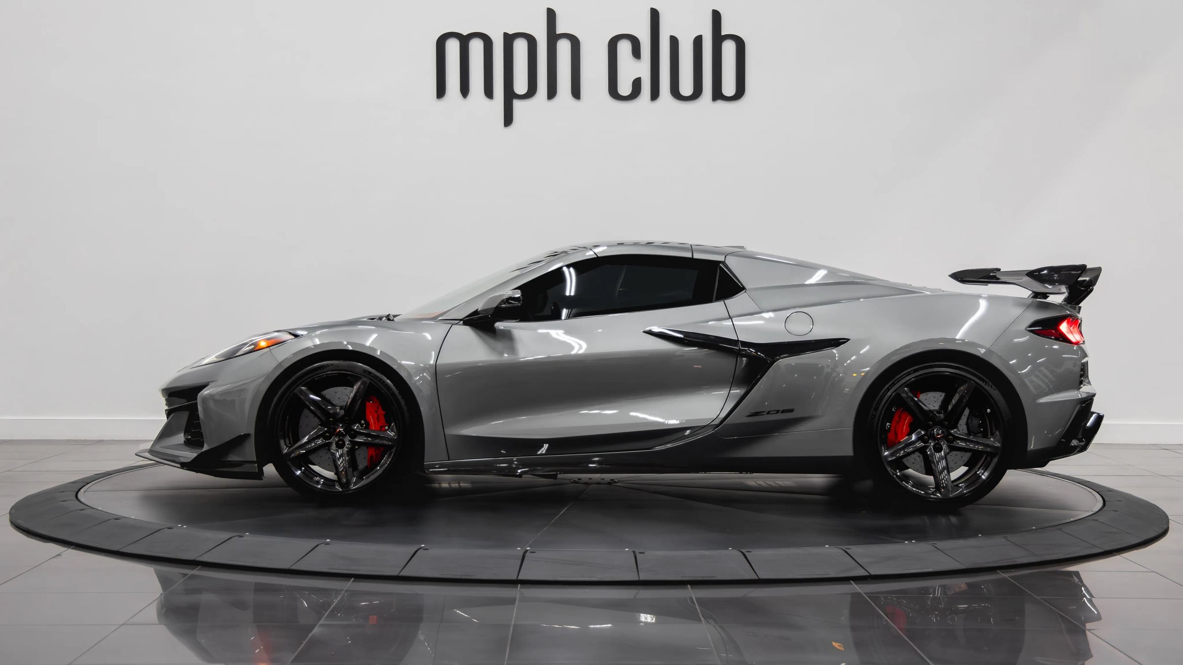 Used 2024 Chevrolet Corvette Z06 w/ Z07 Performance Package RWD image 5