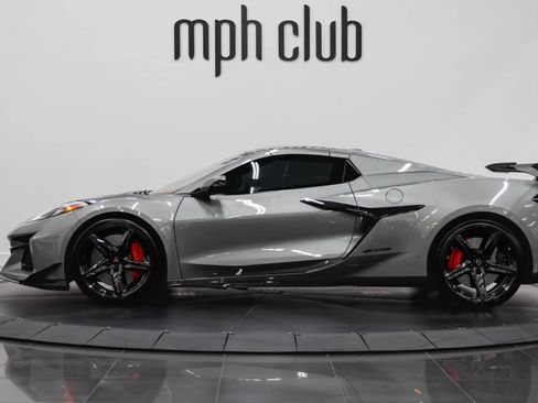Used 2024 Chevrolet Corvette Z06 w/ Z07 Performance Package RWD image 5
