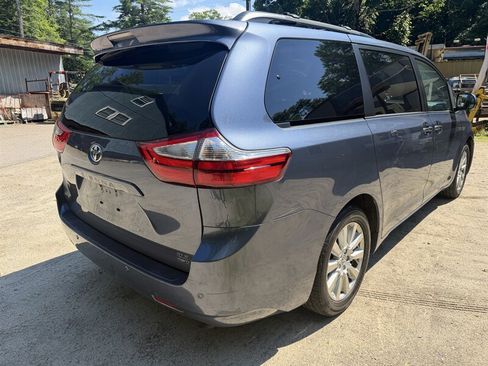 Used 2015 Toyota Sienna XLE Premium AWD/4WD image 6
