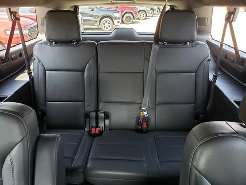 Used 2022 Chevrolet Suburban Z71 w/ Luxury Package AWD/4WD image 14