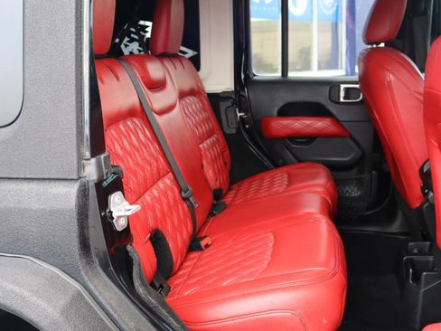 Used 2018 Jeep Wrangler Unlimited Sahara w/ Uconnect 4C Nav & Sound Group AWD/4WD image 16