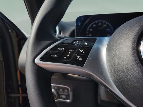 Certified 2025 Mercedes-Benz GLB 250 image 31