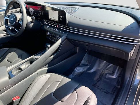 Used 2025 Hyundai Elantra Limited image 28