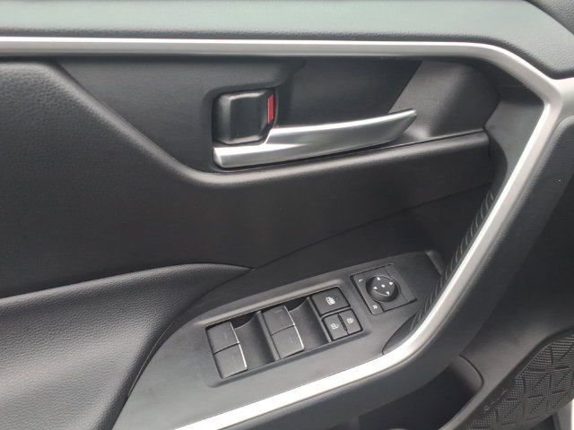 Used 2024 Toyota RAV4 XLE w/ Convenience Package FWD image 6