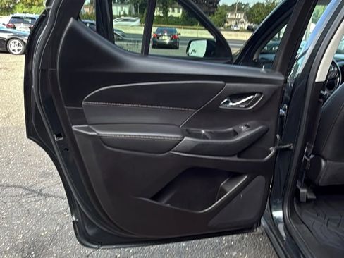 Used 2019 Chevrolet Traverse Premier image 11