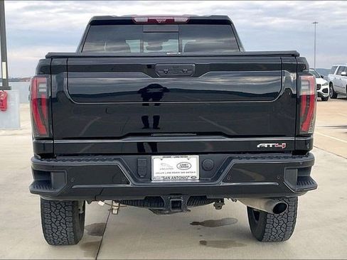 Used 2024 GMC Sierra 2500 AT4 w/ AT4 Premium Plus Package image 4
