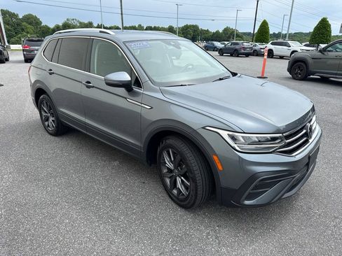 Used 2022 Volkswagen Tiguan SE FWD image 3
