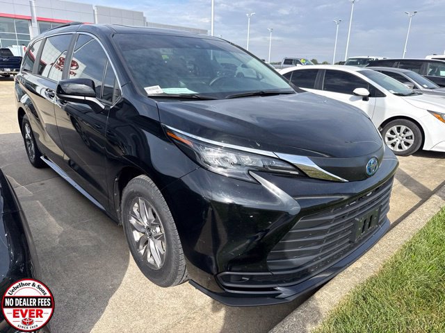 Certified 2025 Toyota Sienna LE w/ LE Plus Package AWD/4WD image 13