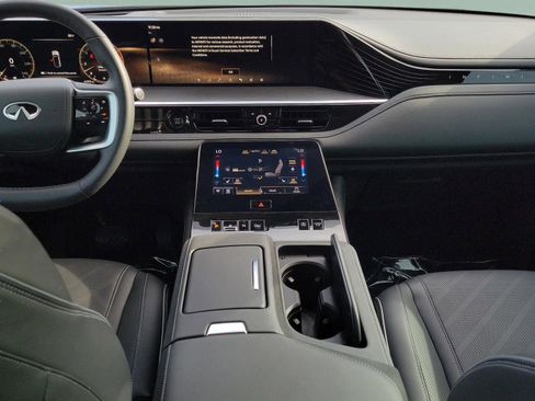 Certified 2025 INFINITI QX80 Luxe image 6